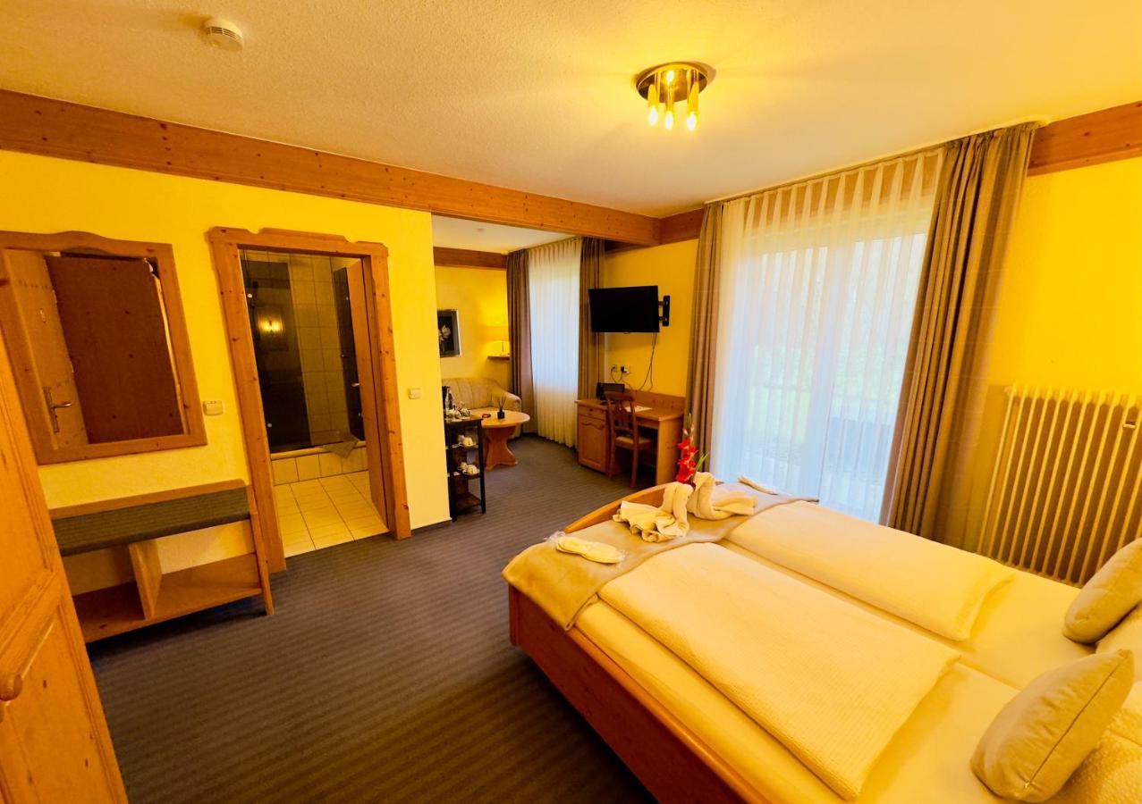 Hotel Restaurant Adler Stube Münstertal Екстериор снимка
