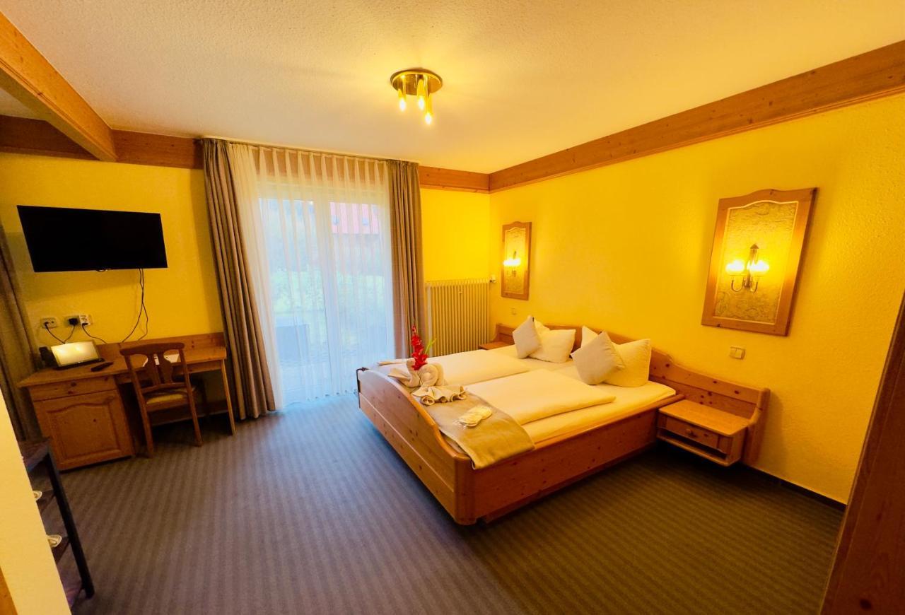 Hotel Restaurant Adler Stube Münstertal Екстериор снимка