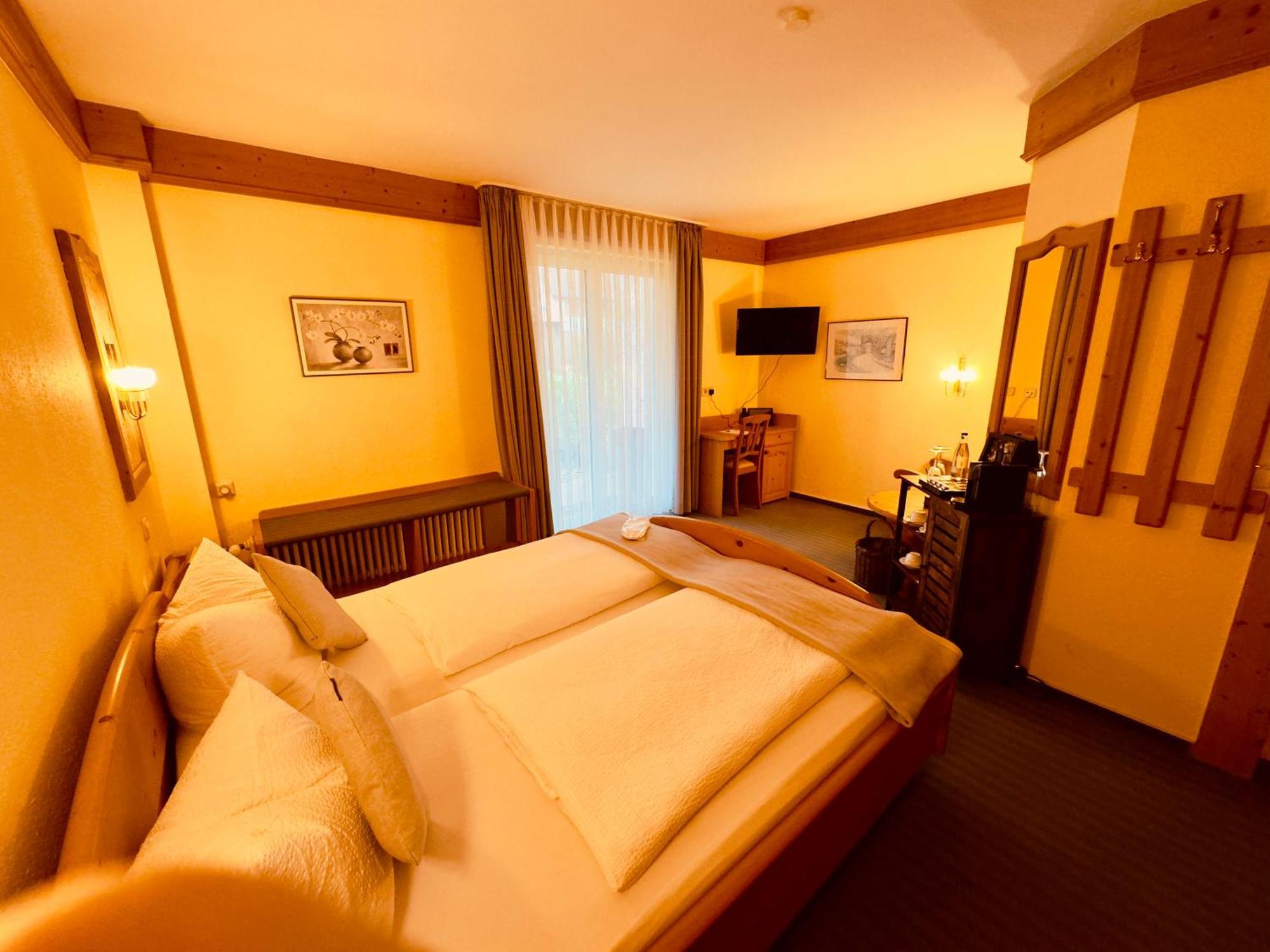 Hotel Restaurant Adler Stube Münstertal Екстериор снимка