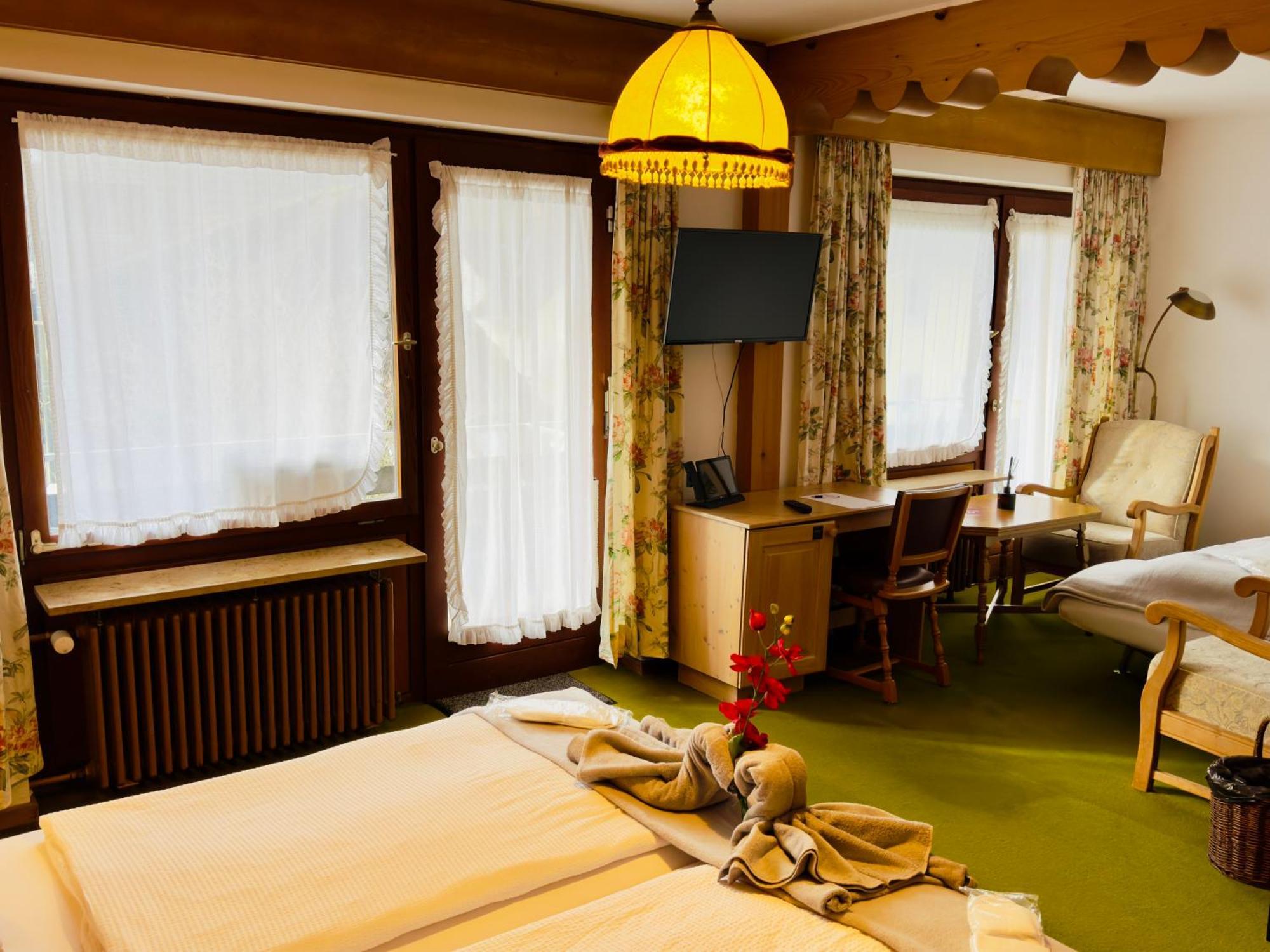 Hotel Restaurant Adler Stube Münstertal Стая снимка