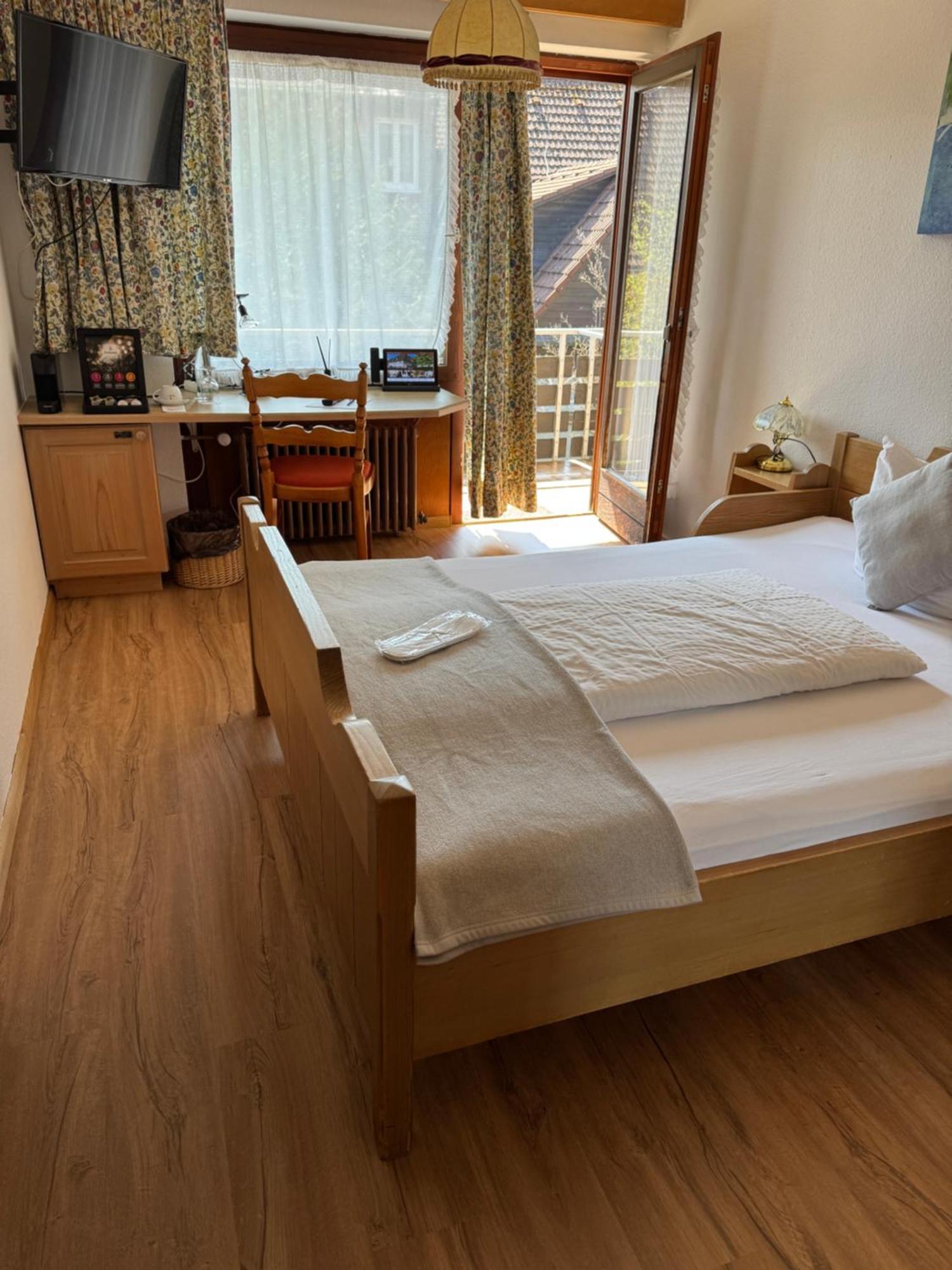 Hotel Restaurant Adler Stube Münstertal Екстериор снимка