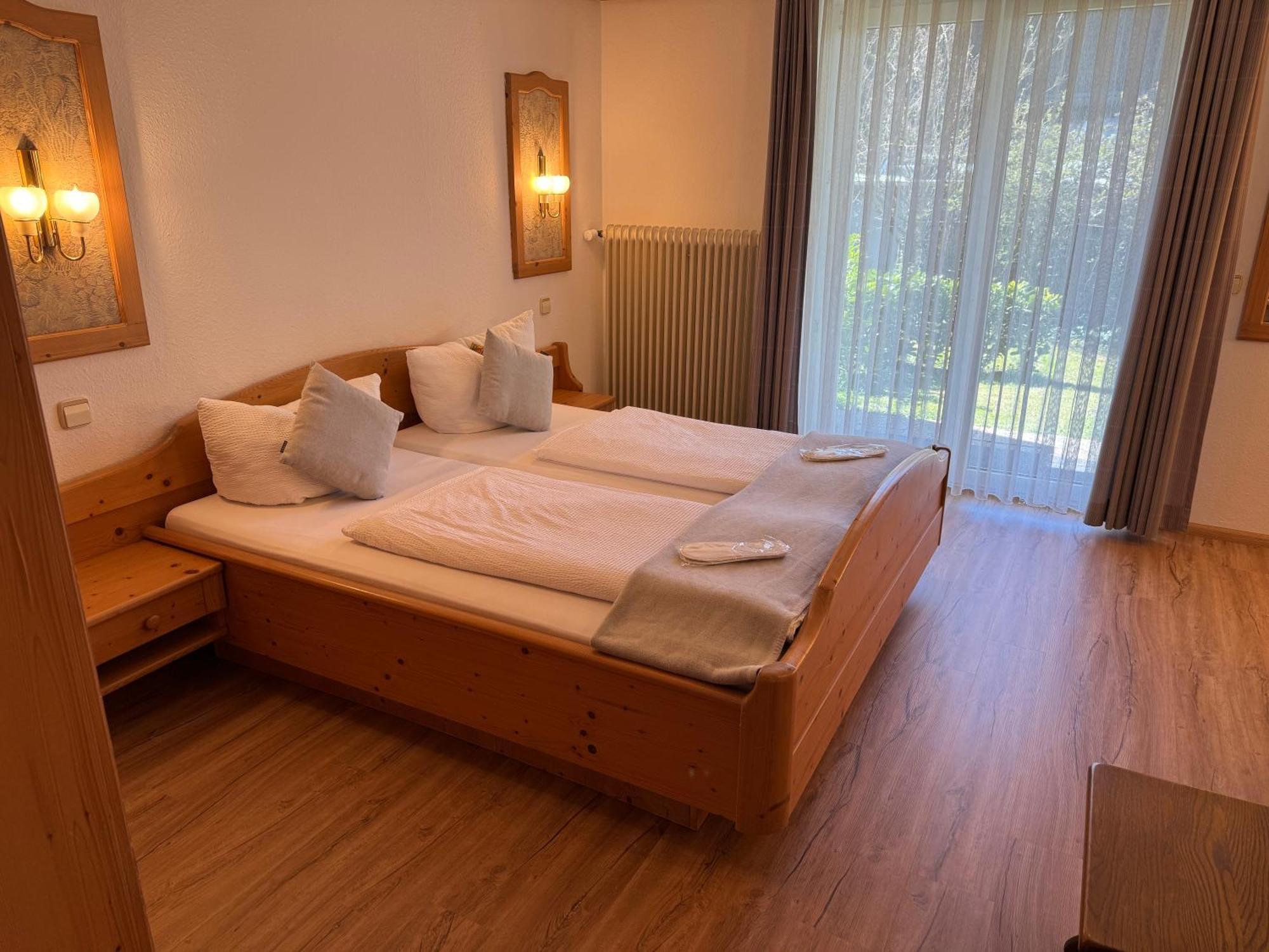 Hotel Restaurant Adler Stube Münstertal Екстериор снимка
